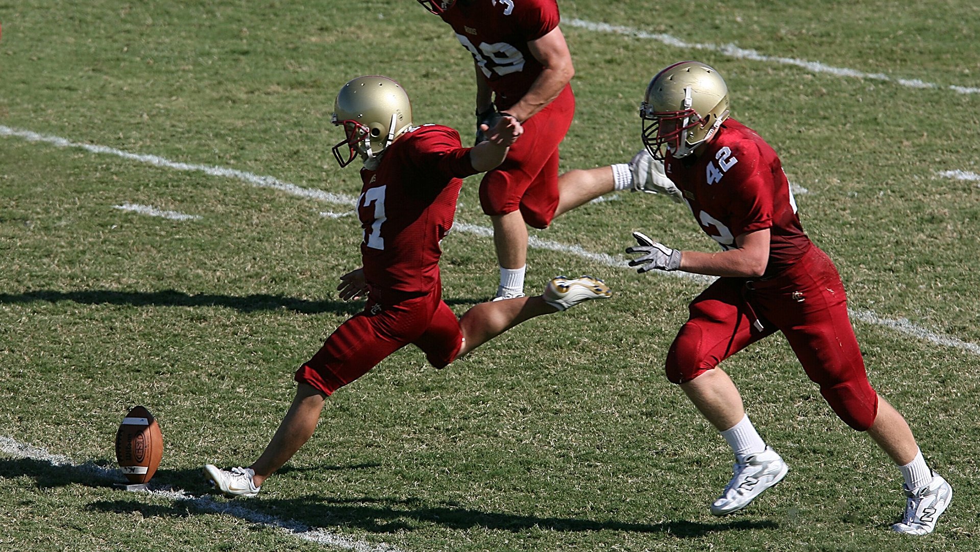 麦基翁200米仰泳冲刺阶段极具爆发力，麦基翁几块金牌